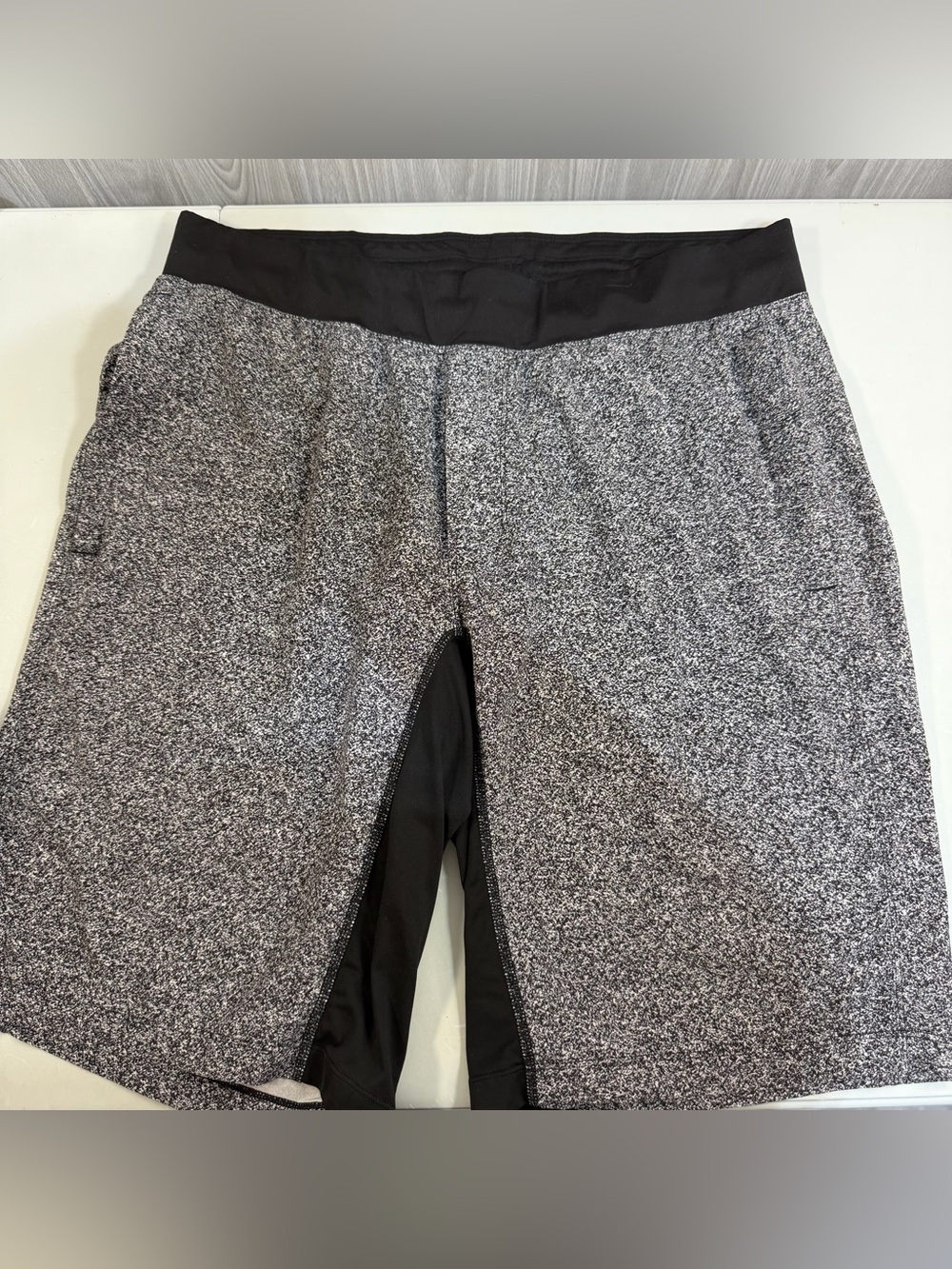 Lululemon The Short‎ Linerless 11” Inseam Sz XL Pinweave Alpine White Black